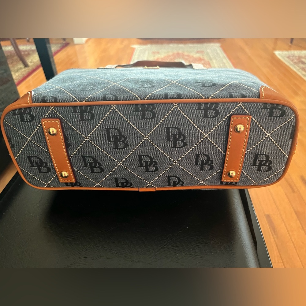 Dooney and Bourke BNWT Charleston Bag - Picture 3 of 4